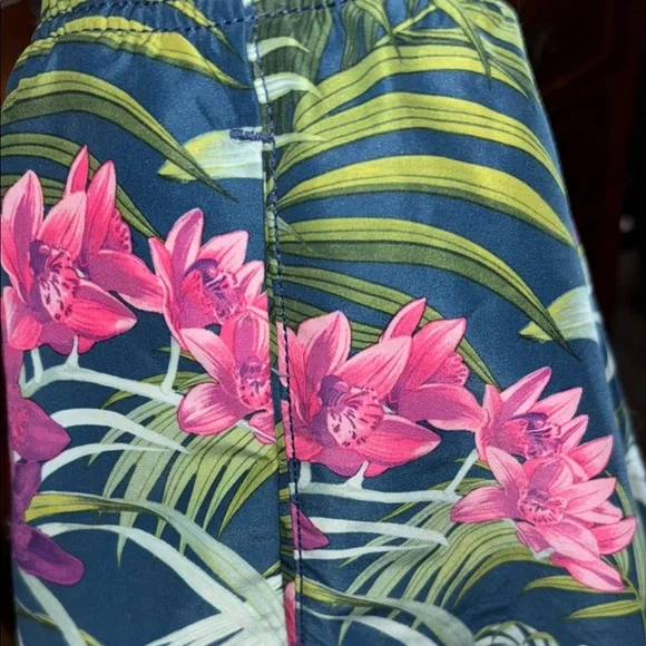 Tommy Bahama Green & Pink Swim Shorts with Tropical XL - Picture 5 of 9